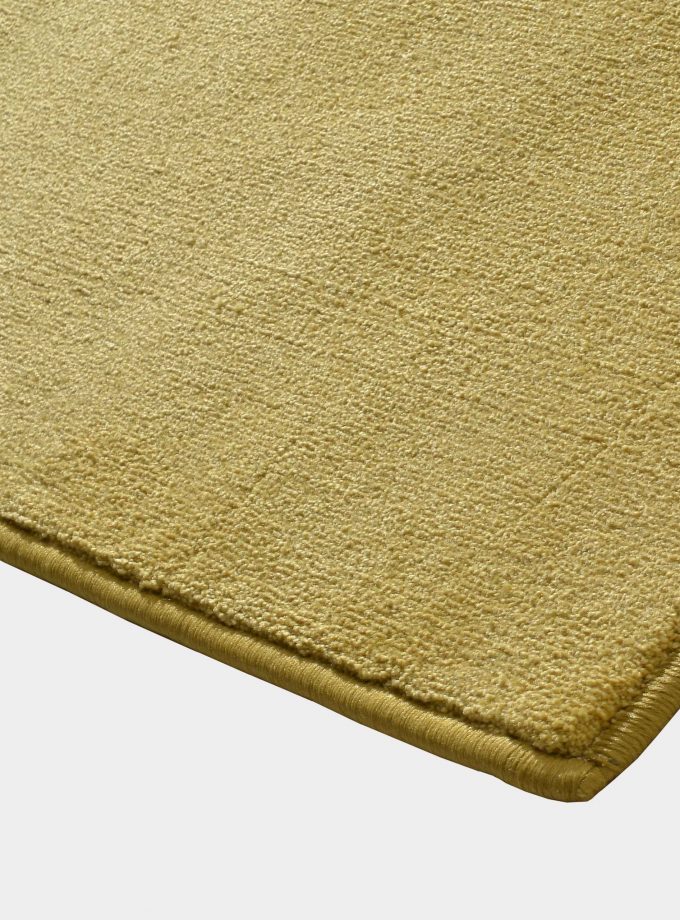 "Solid" mustard rug in monocolor fabric