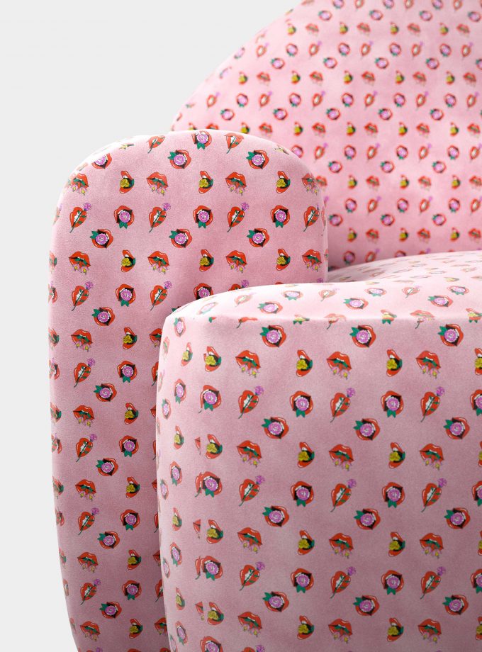 Divano tre posti pattern "Bocche e Fiori"