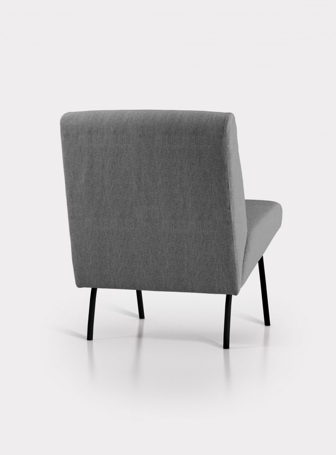 Poltroncina grigia in tessuto bouclé