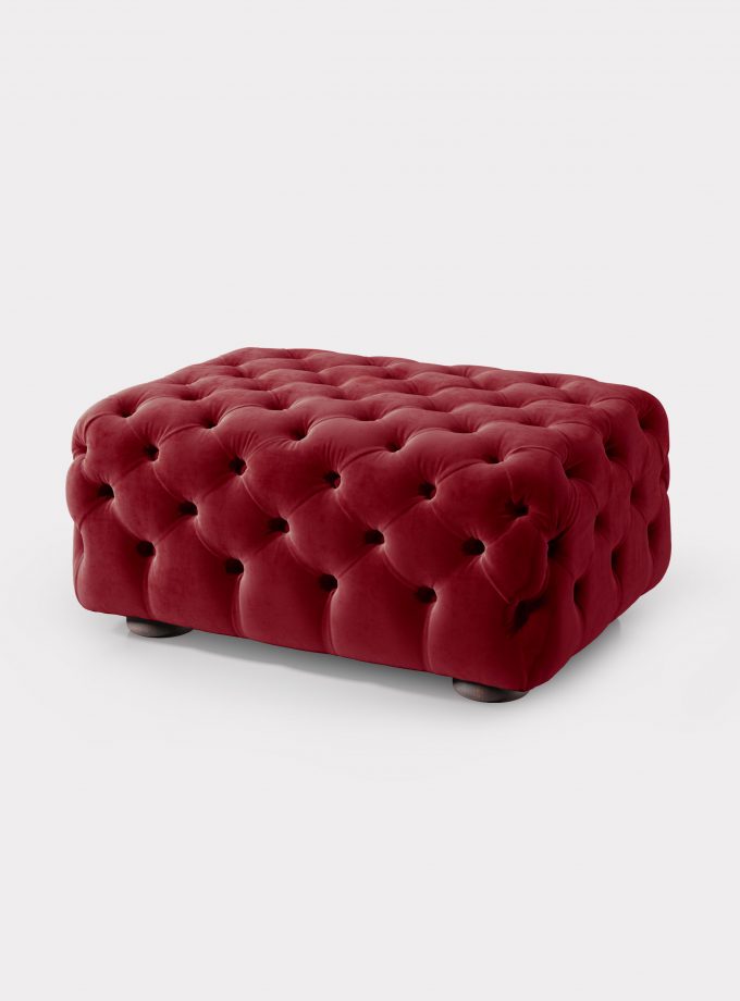 Red velvet pouf capitonné